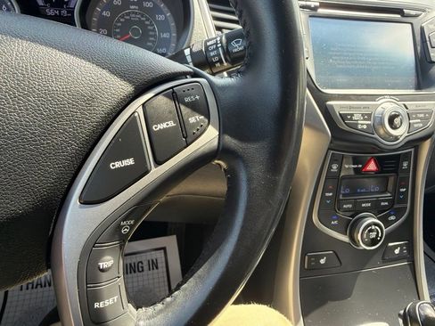 Used 2014 Hyundai Elantra Limited w/ Option Group 03 FWD image 30