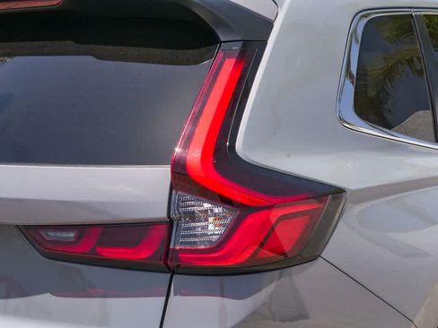 Used 2025 Honda CR-V Sport-L image 9
