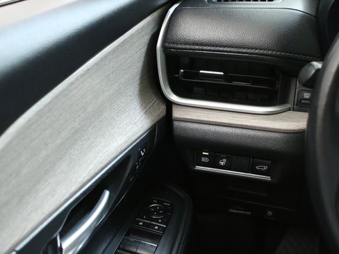 Used 2024 Toyota Grand Highlander Limited image 16