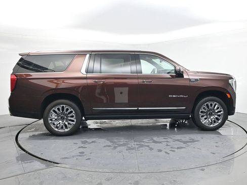 Used 2023 GMC Yukon XL Denali Ultimate image 6