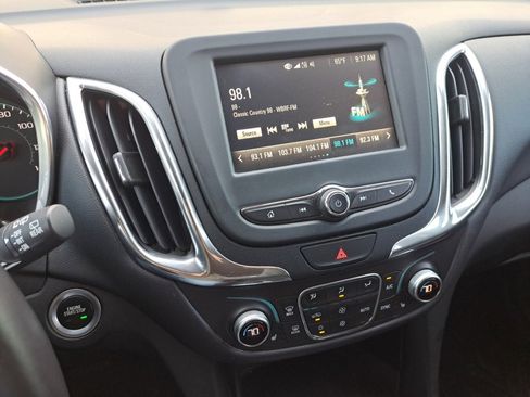 Used 2018 Chevrolet Equinox LT image 26