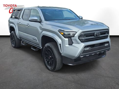 Used 2025 Toyota Tacoma SR5 AWD/4WD image 3