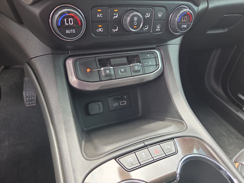 Used 2022 GMC Acadia AT4 w/ Technology Package AWD/4WD image 24