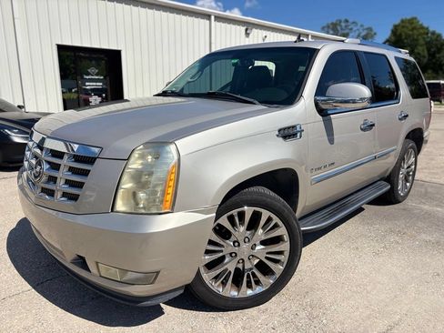 Used 2007 Cadillac Escalade AWD w/ Information Package image 1