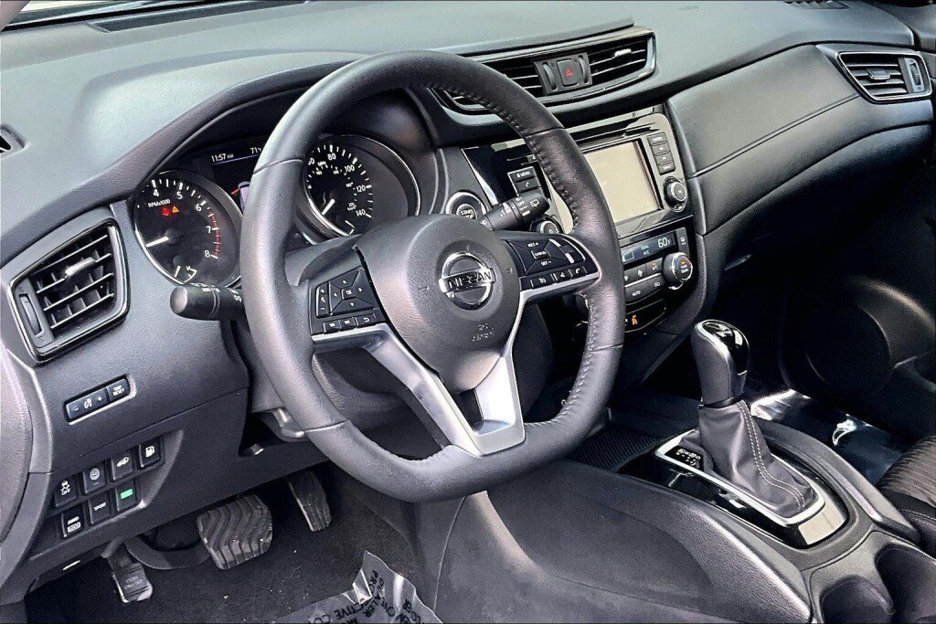 Used 2020 Nissan Rogue SV AWD/4WD image 10