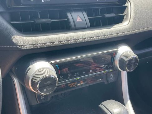 Used 2020 Toyota RAV4 XLE w/ Carpet Mat Package FWD image 9