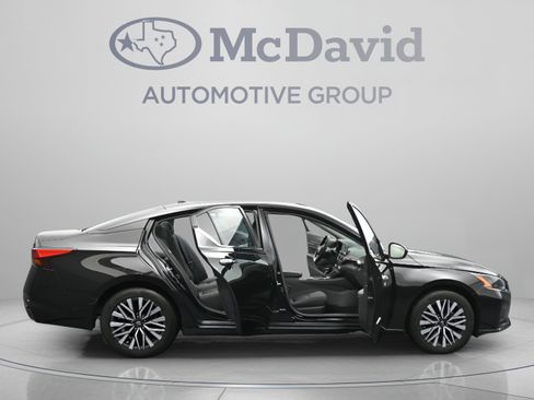 Used 2024 Nissan Altima 2.5 SV FWD image 42