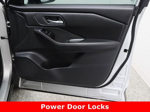 Used 2024 Nissan Rogue SV image 36