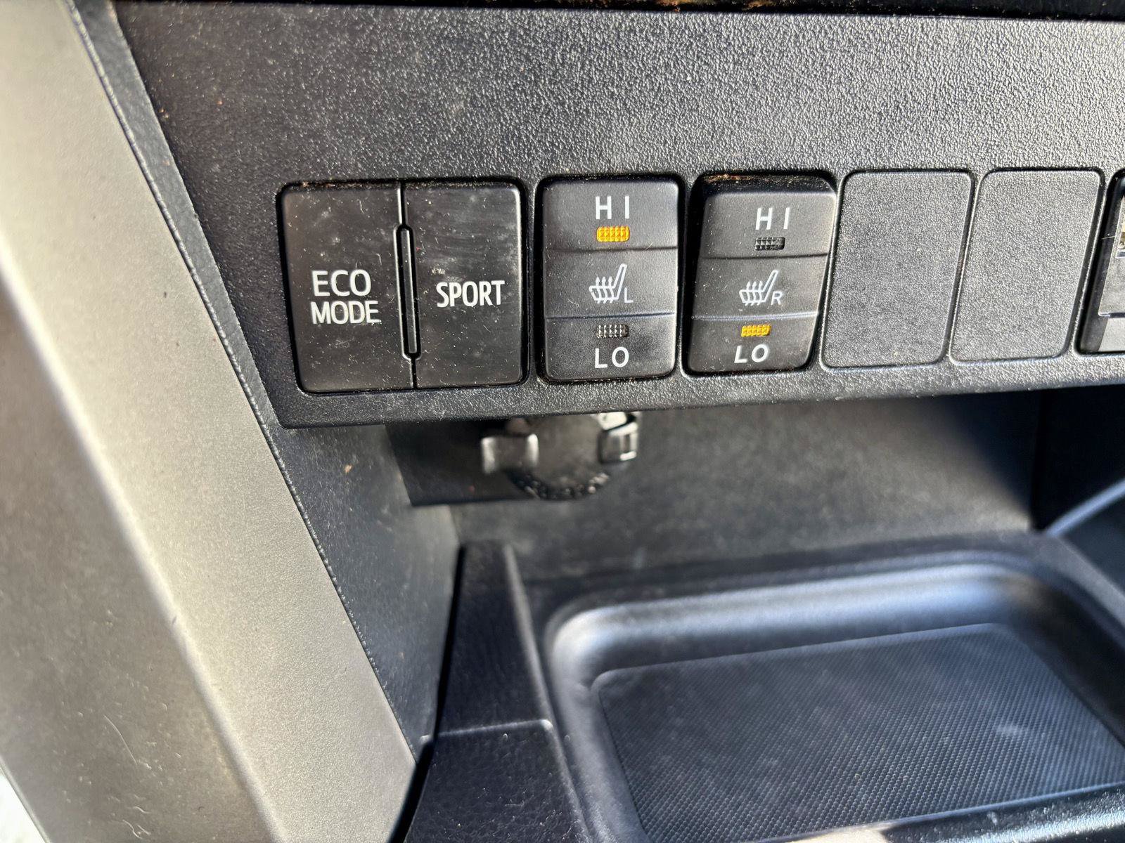 Used 2017 Toyota RAV4 Limited AWD/4WD image 5