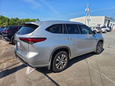 Used 2021 Toyota Highlander XLE AWD/4WD image 13
