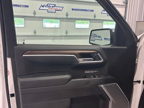 Used 2025 Chevrolet Silverado 1500 High Country w/ Technology Package AWD/4WD image 19