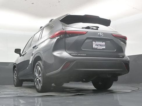 Used 2023 Toyota Highlander XLE AWD/4WD image 49