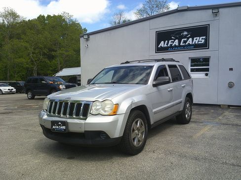 Used 2010 Jeep Grand Cherokee Laredo AWD/4WD image 1