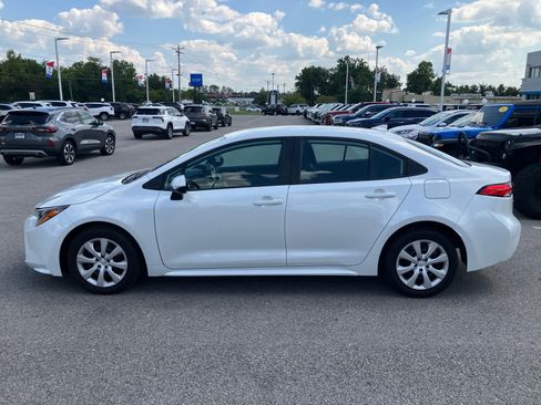 Used 2025 Toyota Corolla LE FWD image 4