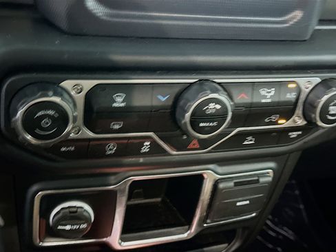 Used 2022 Jeep Wrangler Unlimited Sport image 23