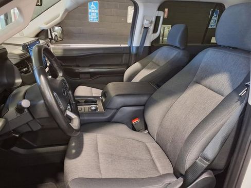 Used 2024 Ford Expedition Max XLT image 19