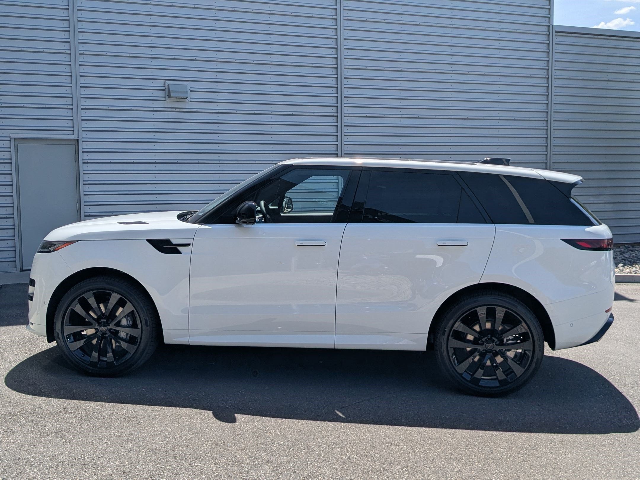 New 2026 Land Rover Range Rover Sport Dynamic SE AWD/4WD image 8