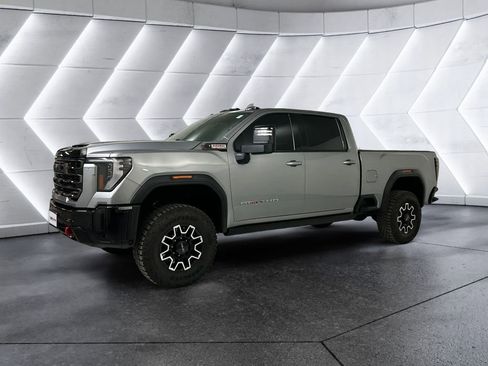 Used 2025 GMC Sierra 2500 AT4X AWD/4WD image 3