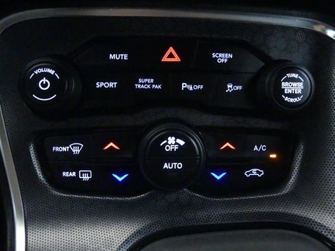 Used 2018 Dodge Challenger R/T Scat Pack w/ Leather Interior Group RWD image 15