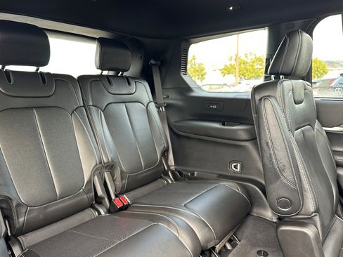 Used 2024 Jeep Grand Cherokee L Limited w/ Luxury Tech Group II image 17