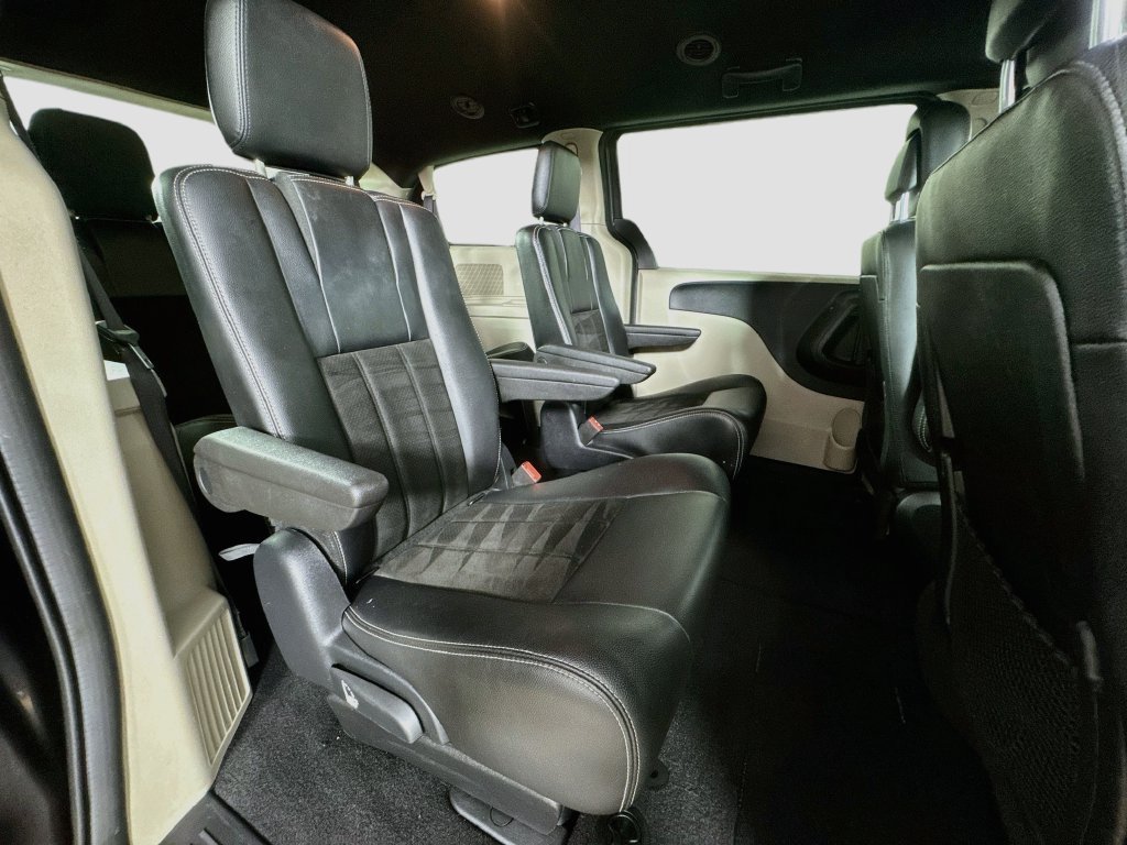 Used 2019 Dodge Grand Caravan SXT FWD image 32