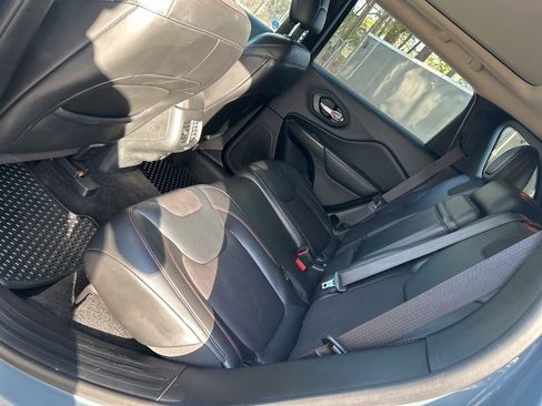 Used 2015 Jeep Cherokee Trailhawk w/ Comfort/Convenience Group image 30