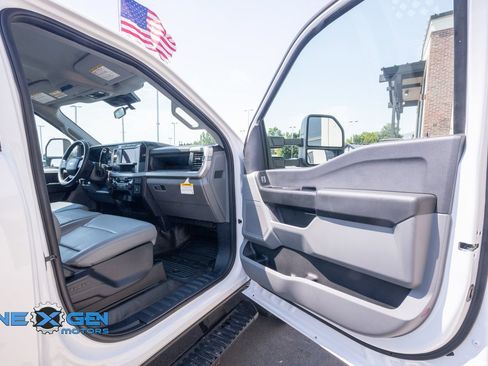 Used 2024 Ford F550 2WD Regular Cab Super Duty image 26