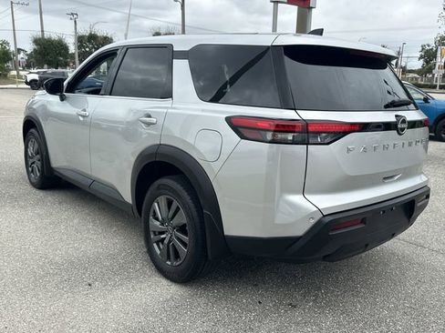 Used 2024 Nissan Pathfinder S image 10