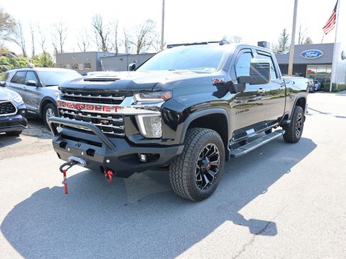 Used 2022 Chevrolet Silverado 2500 LTZ w/ LTZ Plus Package AWD/4WD image 3