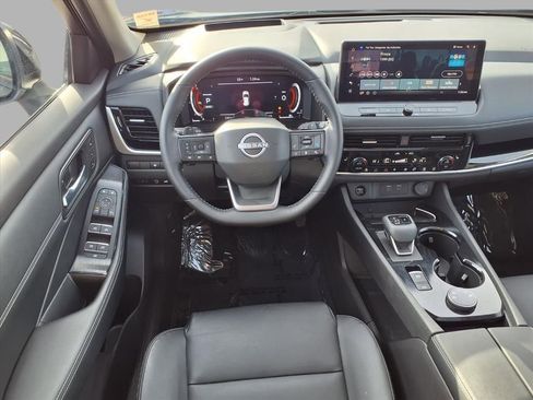 Certified 2025 Nissan Rogue SL w/ Tech Package image 4