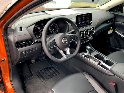 Used 2024 Nissan Sentra SR w/ SR Premium Package image 8