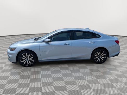 Used 2017 Chevrolet Malibu LT FWD image 2