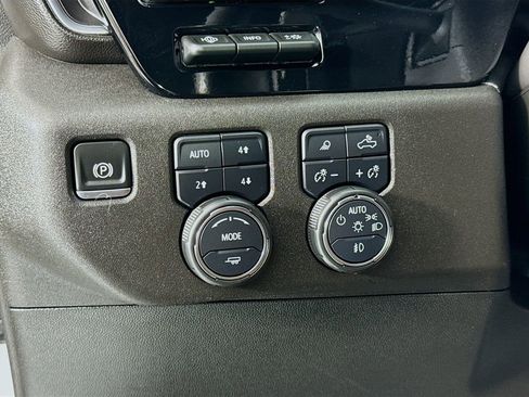 Used 2024 Chevrolet Silverado 1500 High Country w/ Technology Package image 10