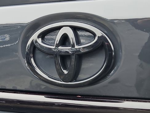 Used 2023 Toyota Corolla SE w/ Carpet Mat Package (TMS) image 30