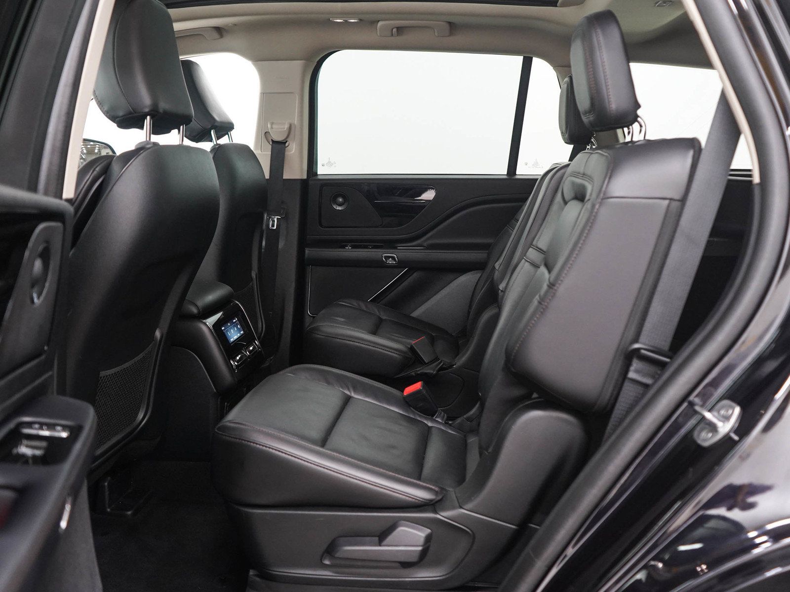 Used 2023 Lincoln Aviator Reserve w/ Equipment Group 201A AWD/4WD image 20