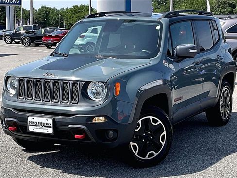 Used 2016 Jeep Renegade Trailhawk w/ Premium Trailhawk Package AWD/4WD image 3