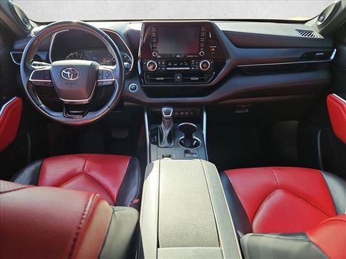 Used 2021 Toyota Highlander XSE FWD image 17