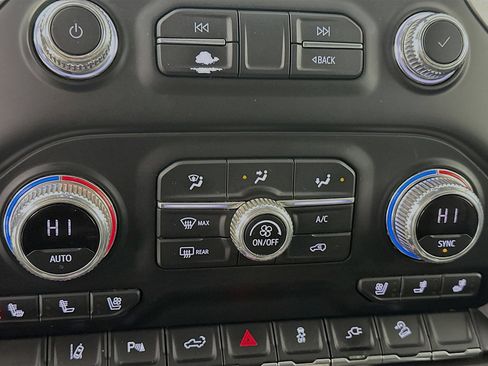 Used 2022 GMC Sierra 3500 SLT w/ SLT Premium Package image 21