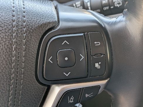 Used 2018 Toyota Highlander Limited Platinum AWD/4WD image 19