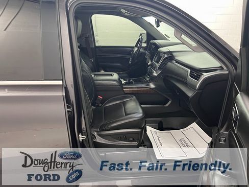 Used 2017 Chevrolet Suburban LT image 46