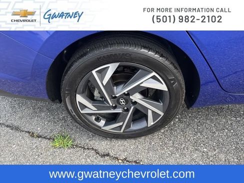Used 2024 Hyundai Elantra Limited FWD image 11