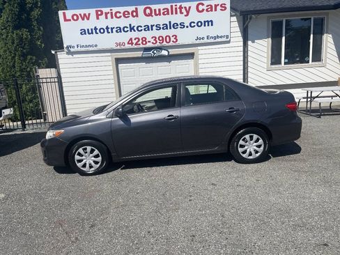 Used 2011 Toyota Corolla LE FWD image 2