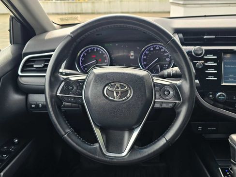 Used 2018 Toyota Camry XLE FWD image 19