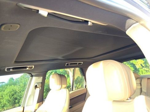 Used 2025 Land Rover Range Rover SE AWD/4WD image 18
