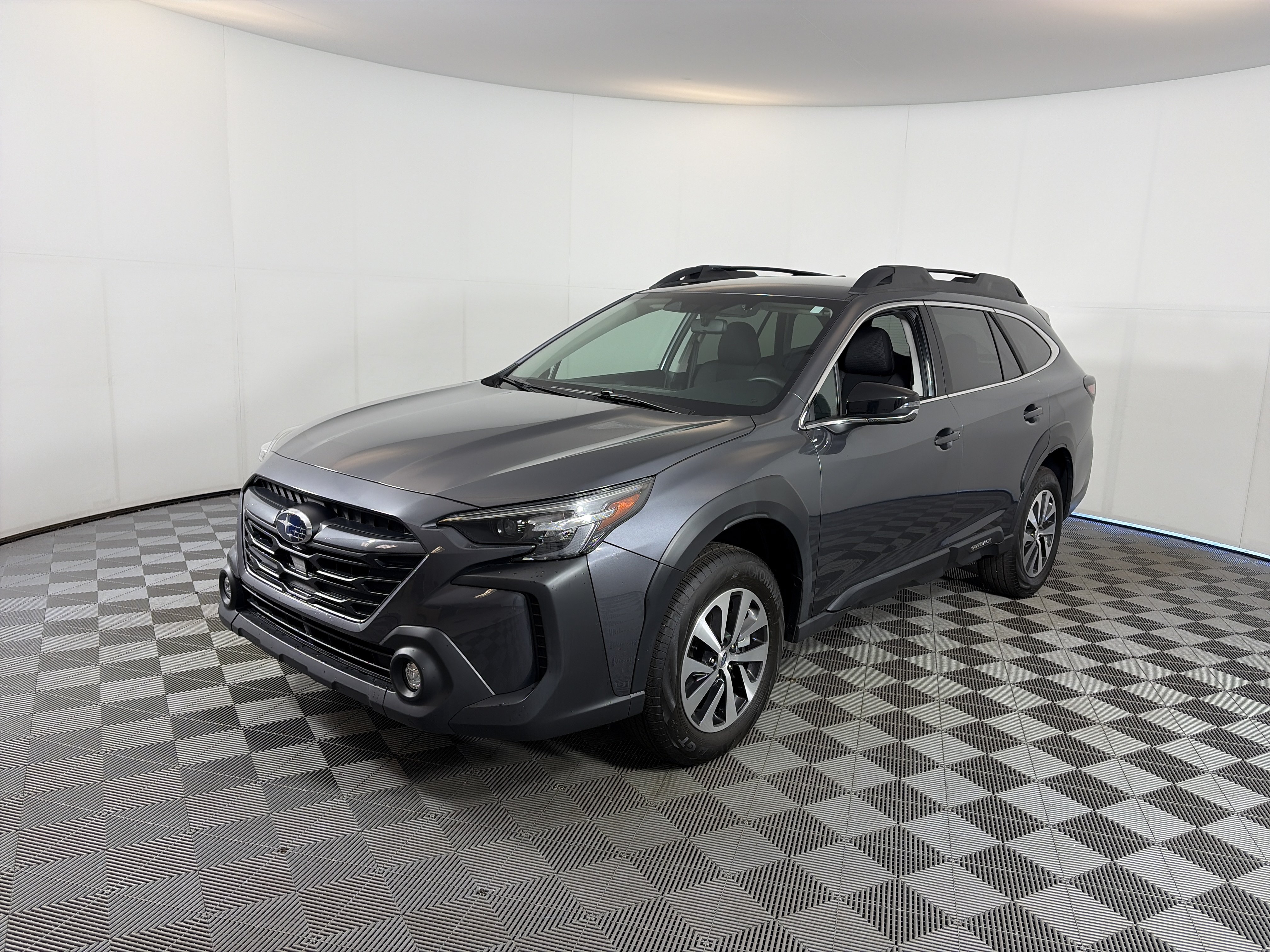 Used 2025 Subaru Outback Premium AWD/4WD image 2