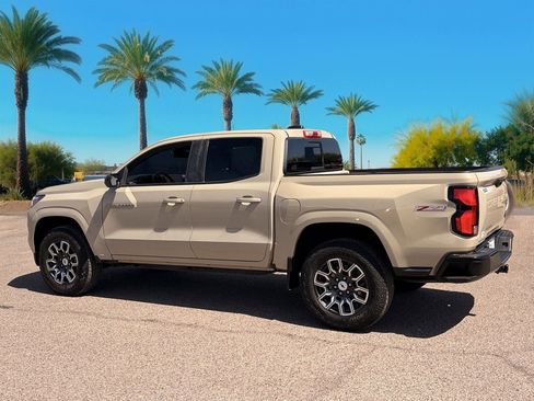 Used 2023 Chevrolet Colorado Z71 w/ Z71 Convenience Package 2 AWD/4WD image 3
