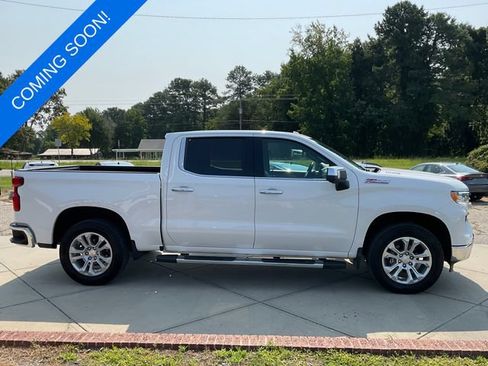 Used 2022 Chevrolet Silverado 1500 LTZ w/ LTZ Convenience Package II AWD/4WD image 8