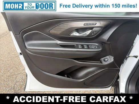 Used 2024 GMC Terrain SLT image 10