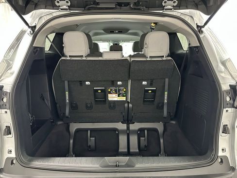 Used 2025 Toyota Sienna LE image 50