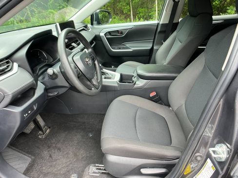 Certified 2023 Toyota RAV4 LE AWD/4WD image 7